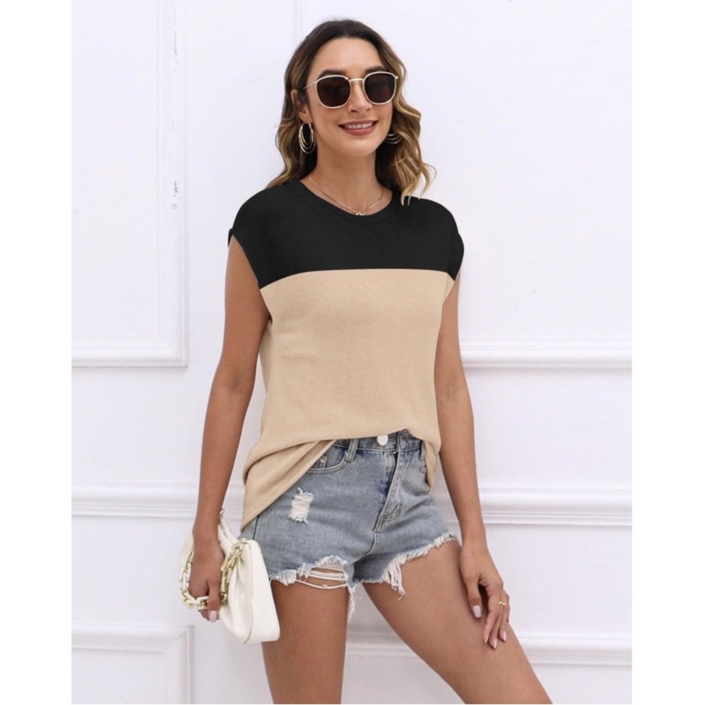 Colorblock Top ✨NWT✨ - Picture 4 of 5